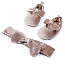Load image into Gallery viewer, Newborn Baby and Toddlers Shoes with Headband

